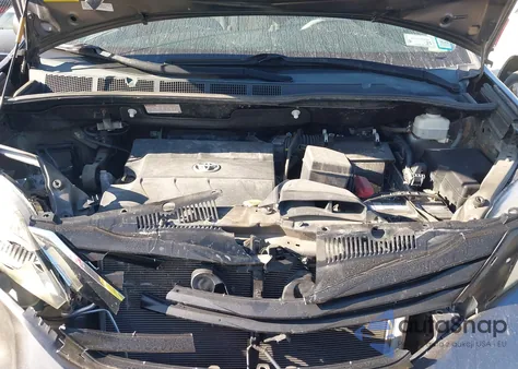 2013 Toyota Sienna Le 7 Passenger z USA, uszkodzony, nr VIN 5TDJK3DC1DS070615